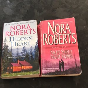 3/$10 🎈 Nora Robert’s Books